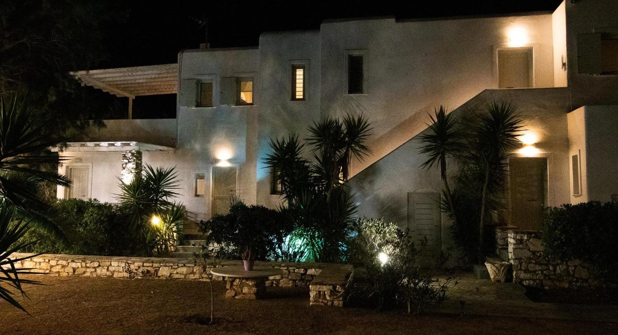 Mika Bungalows Náousa Buitenkant foto