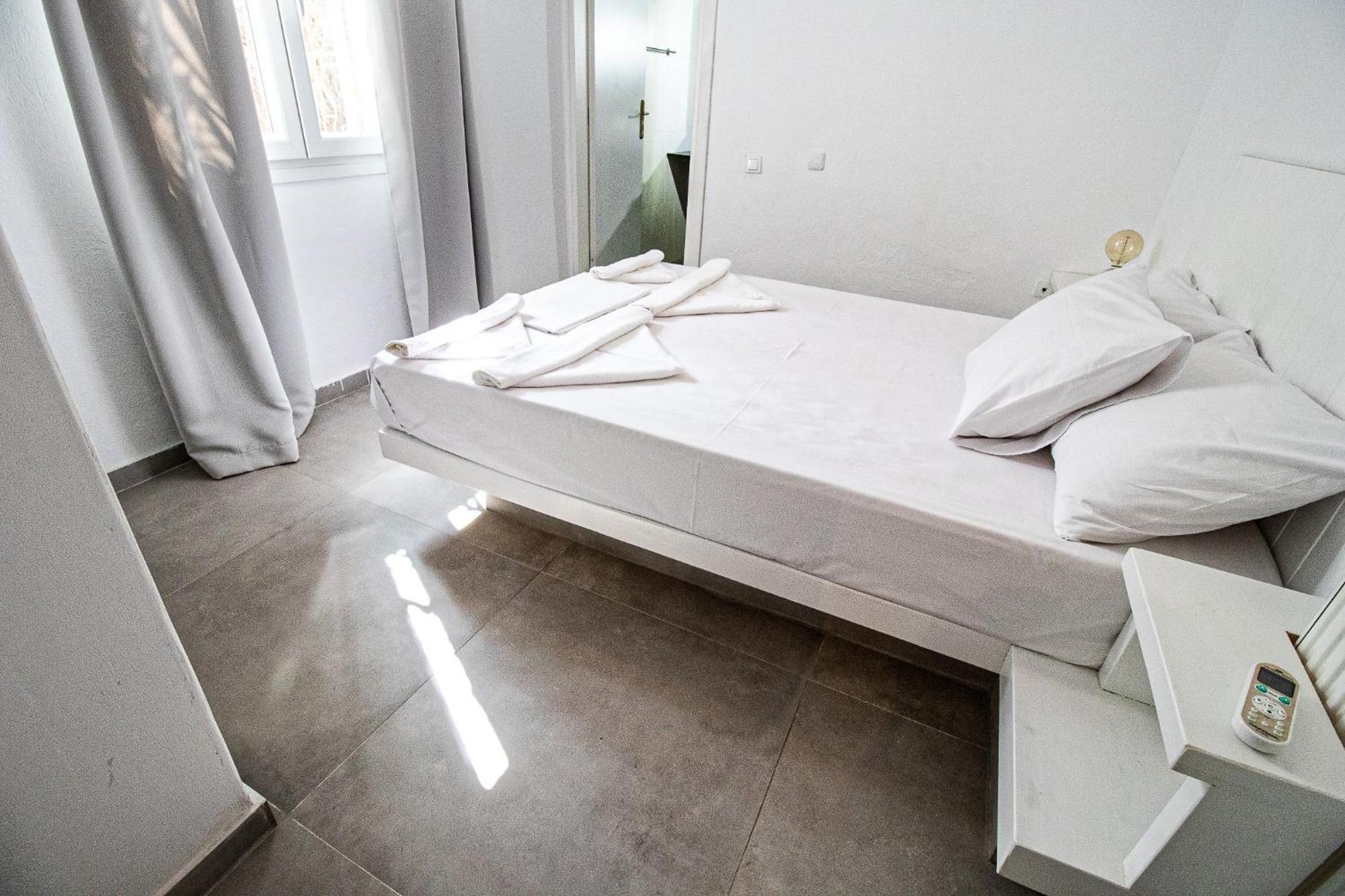 Mika Bungalows Náousa Buitenkant foto