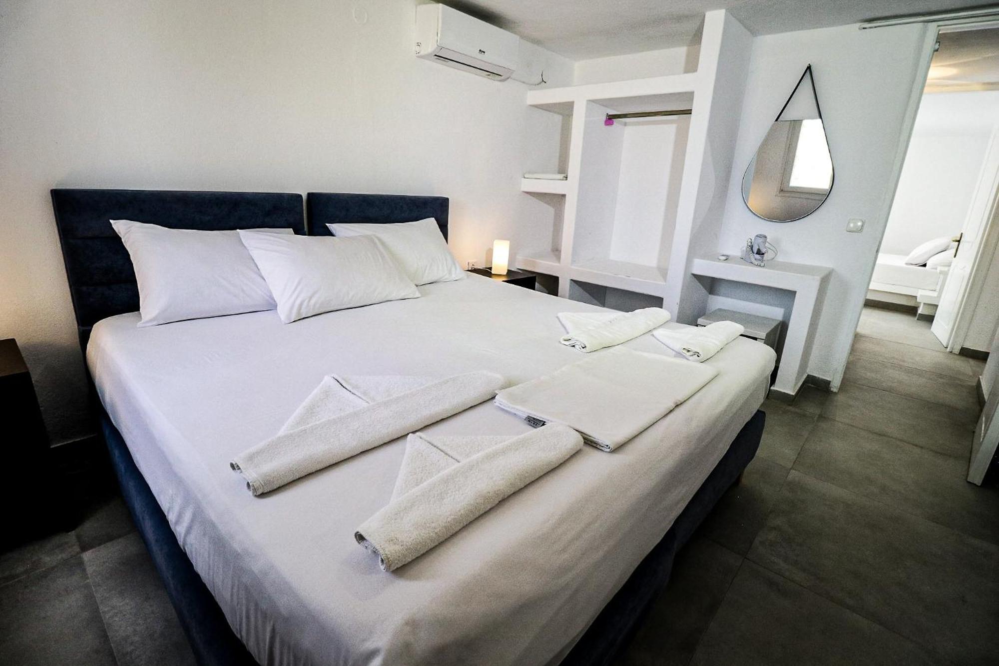Mika Bungalows Náousa Buitenkant foto