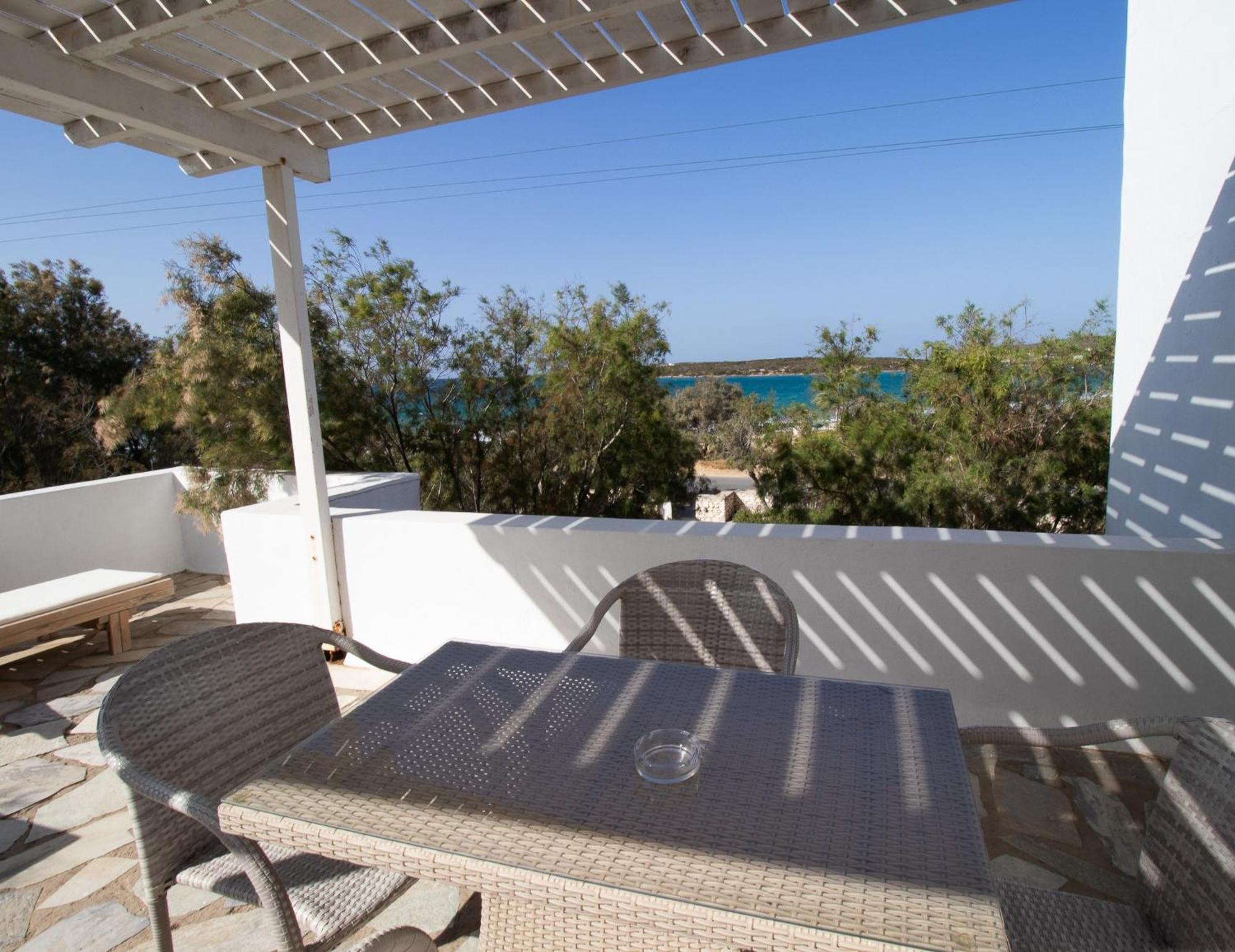 Mika Bungalows Náousa Buitenkant foto