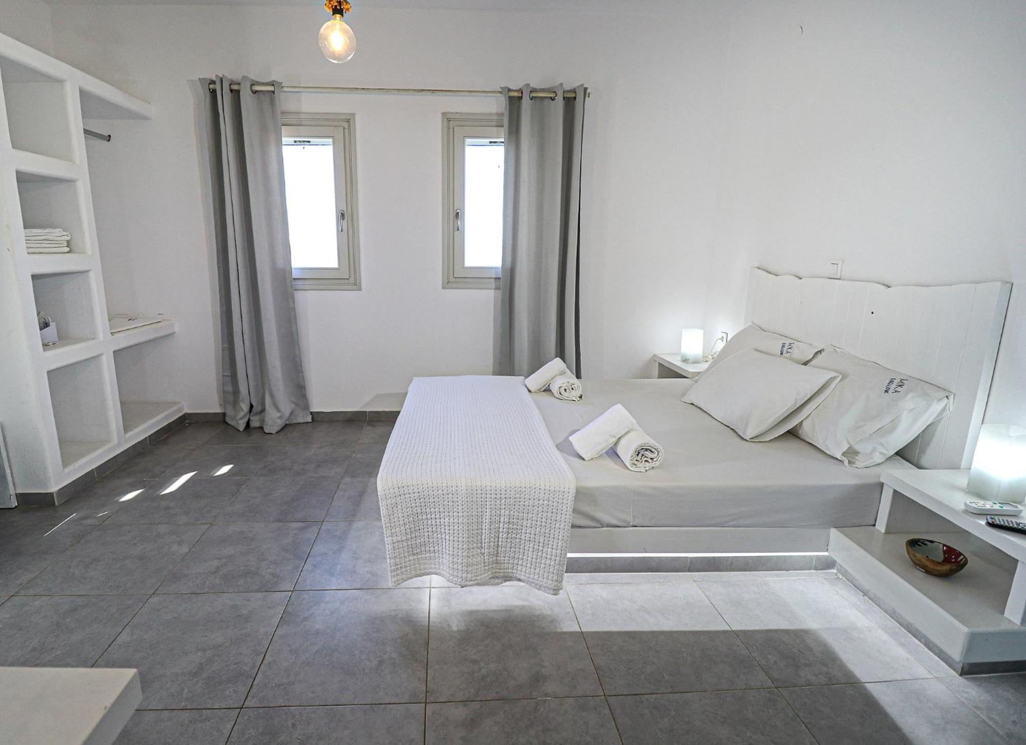 Mika Bungalows Náousa Buitenkant foto