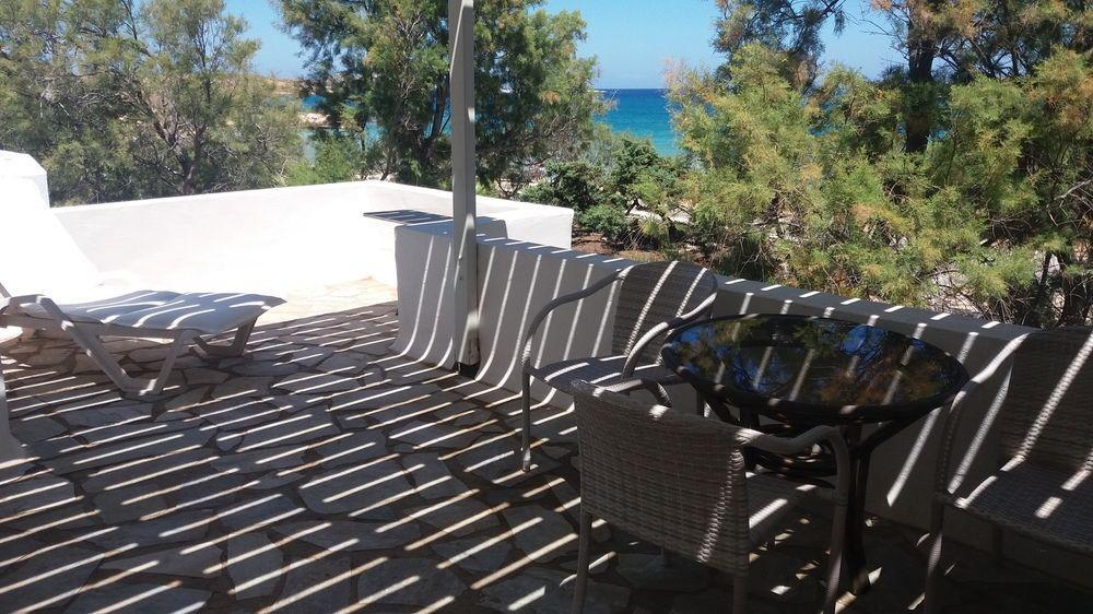 Mika Bungalows Náousa Buitenkant foto